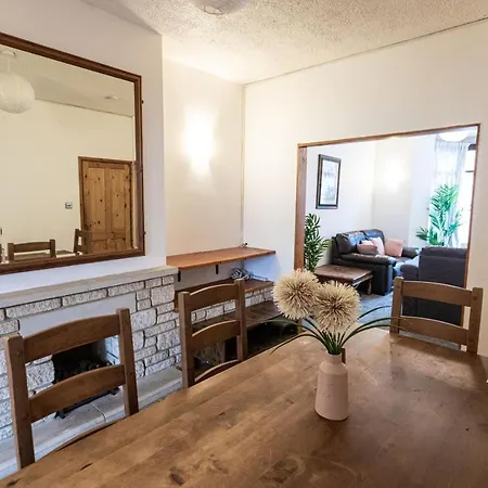 October Disc - Long - Contractors Apartment